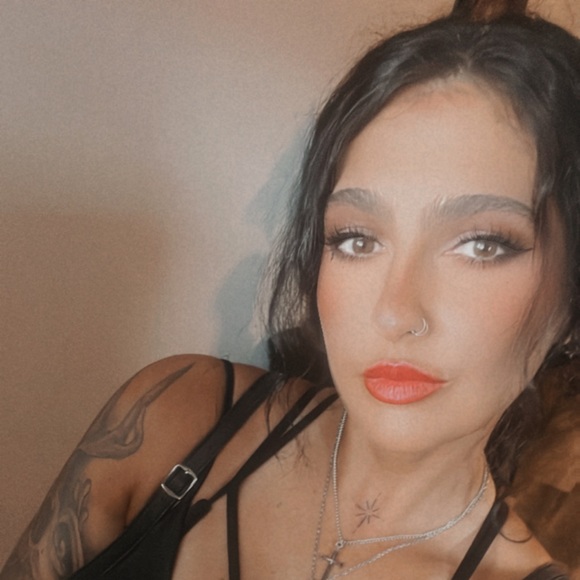 Meet your Posher, Terra - Picture 2 of 5